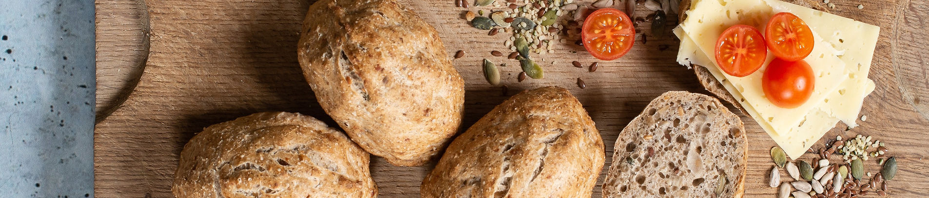 Glutenfrie rundstykker på fat